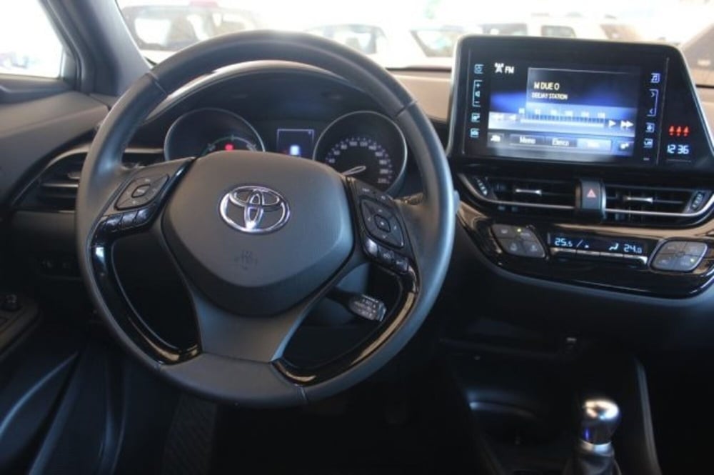 Toyota Toyota C-HR usata a Roma (10)