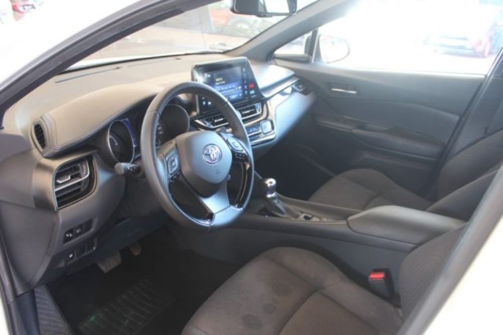 Toyota Toyota C-HR usata a Roma (12)