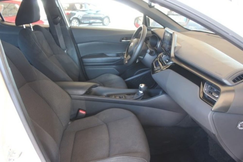 Toyota Toyota C-HR usata a Roma (7)