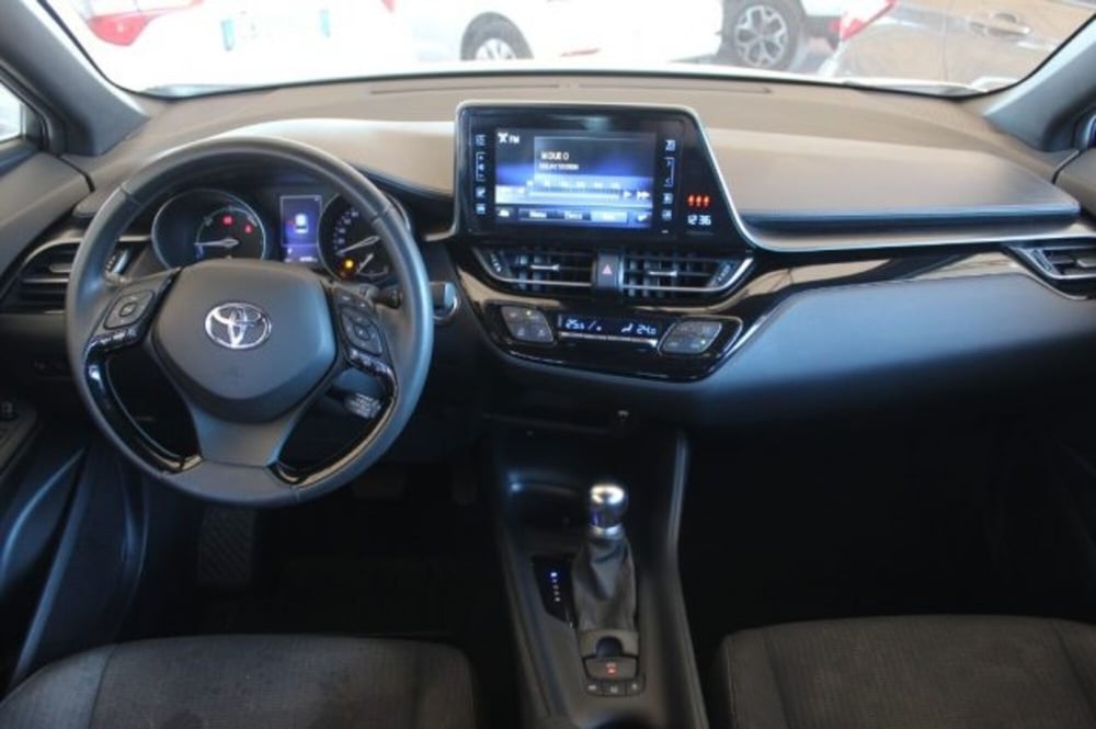 Toyota Toyota C-HR usata a Roma (9)