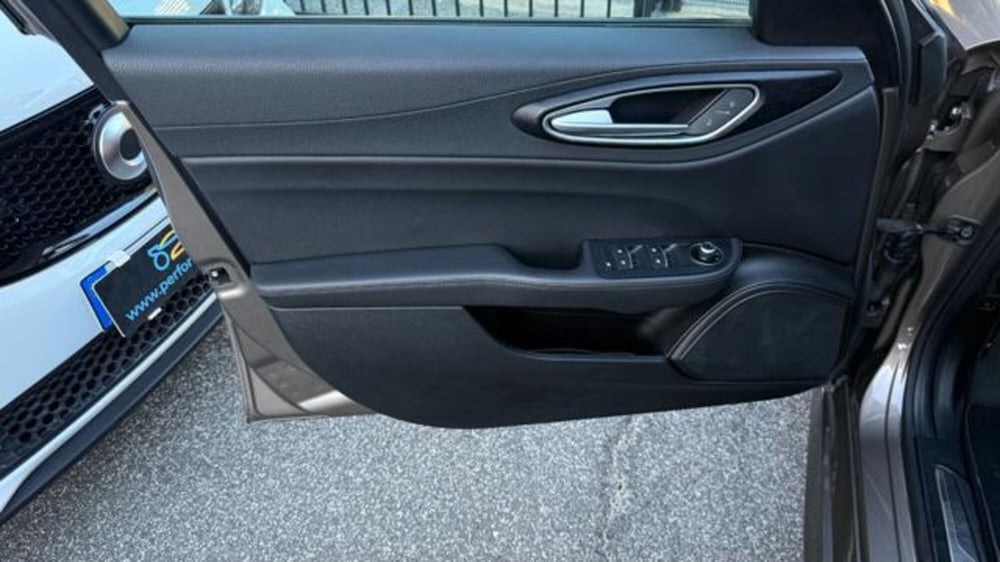 Alfa Romeo Giulia usata a Roma (16)