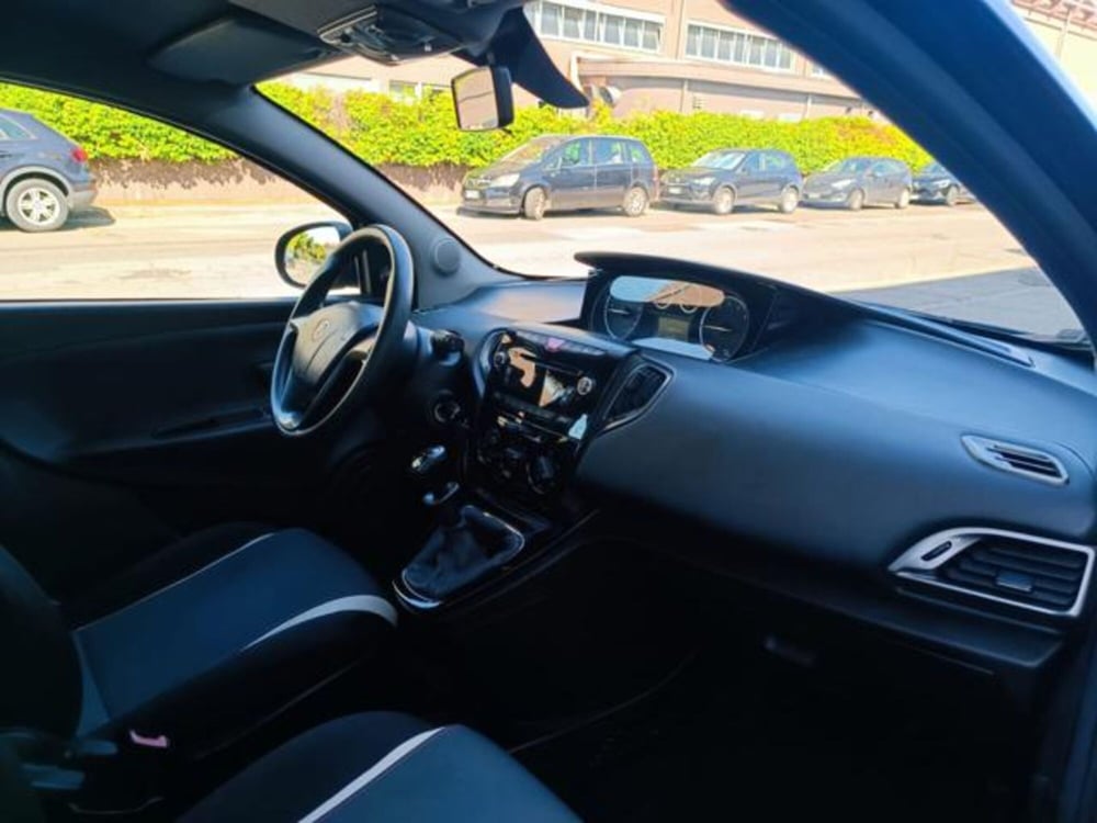 Lancia Ypsilon usata a Pisa (13)