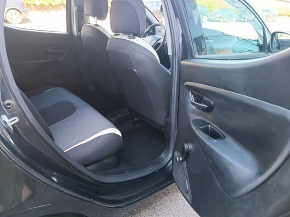Lancia Ypsilon usata a Pisa (14)