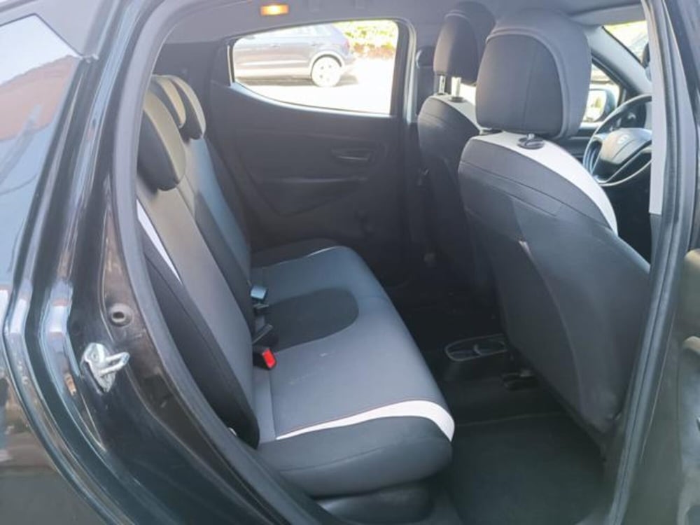 Lancia Ypsilon usata a Pisa (15)