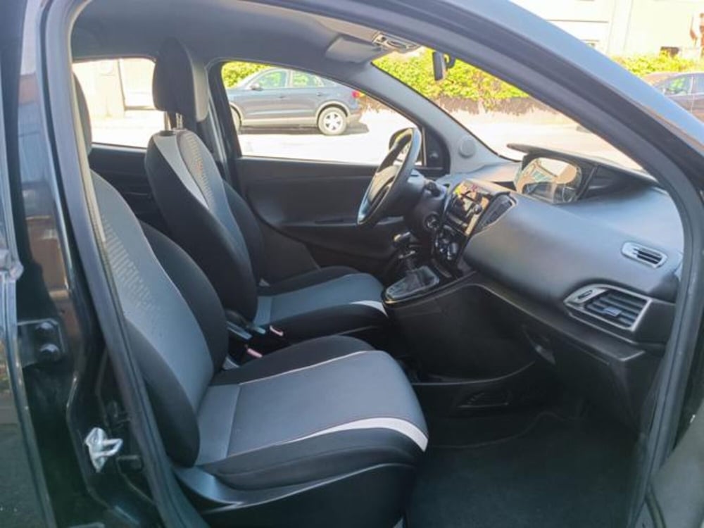Lancia Ypsilon usata a Pisa (17)