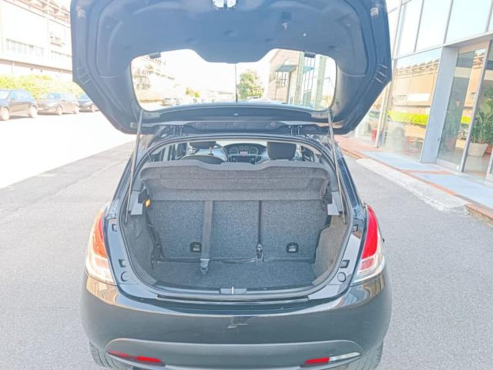 Lancia Ypsilon usata a Pisa (18)