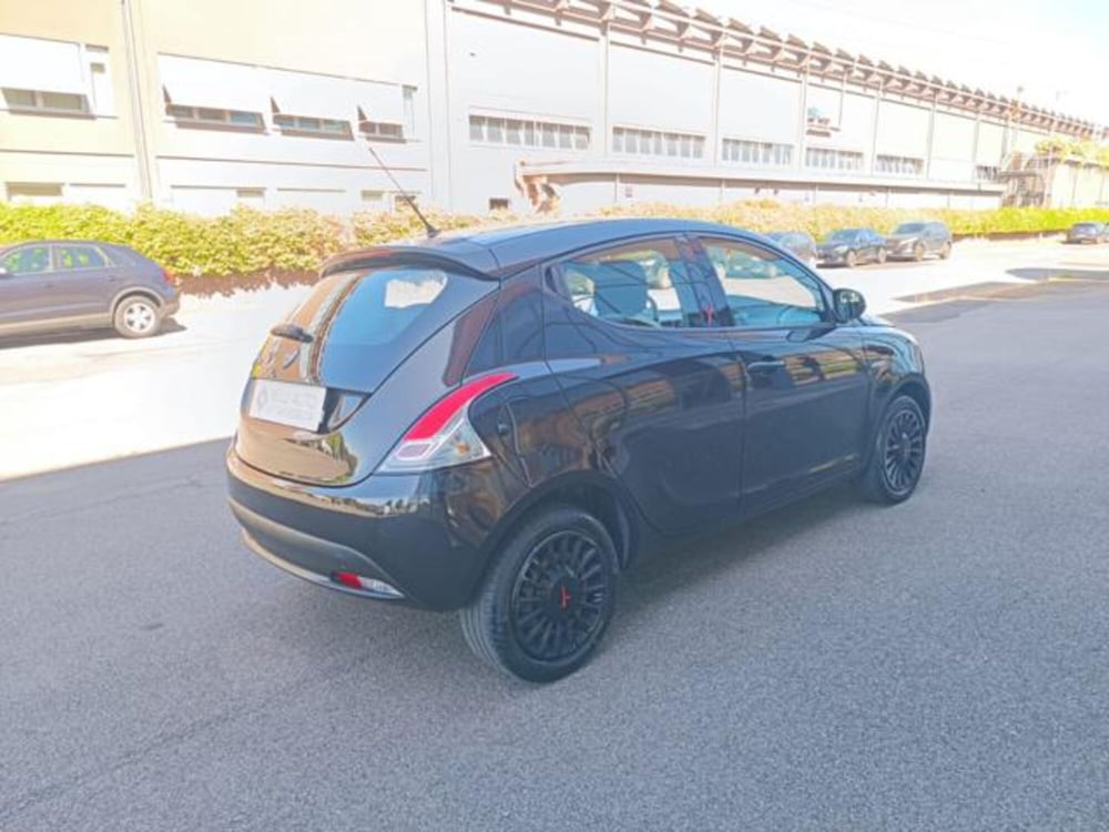 Lancia Ypsilon usata a Pisa (3)