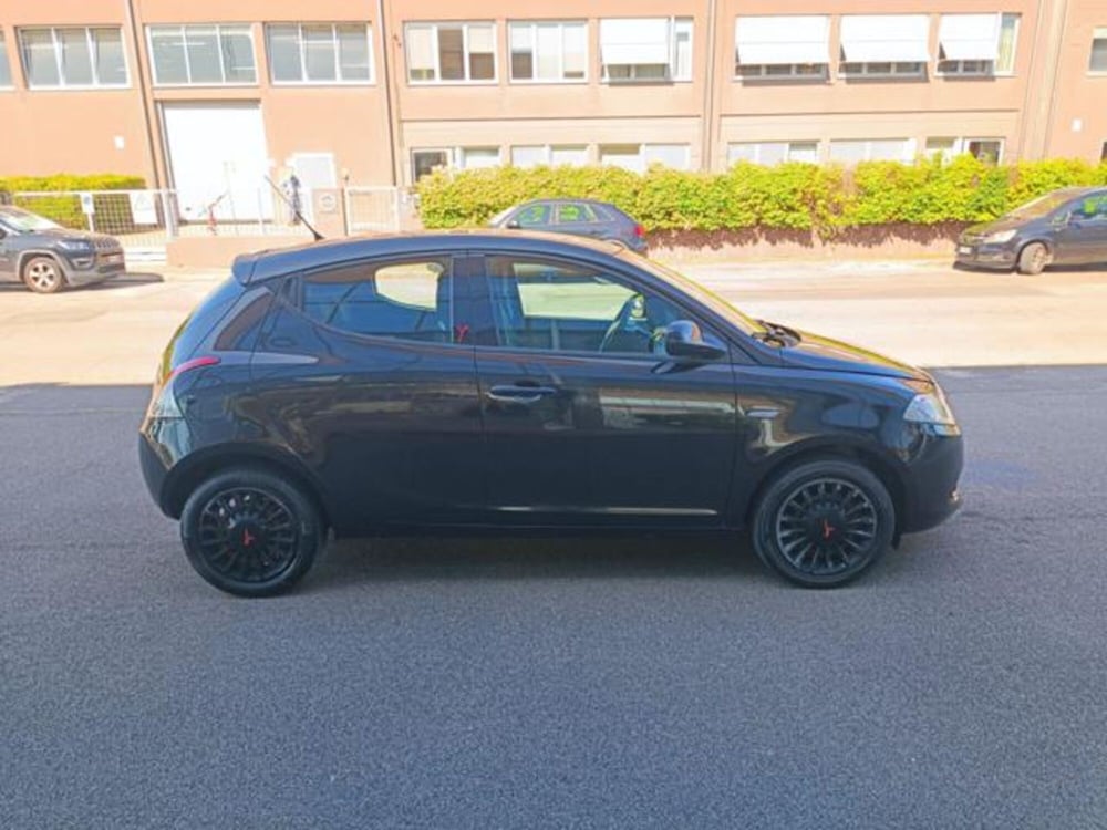 Lancia Ypsilon usata a Pisa (4)