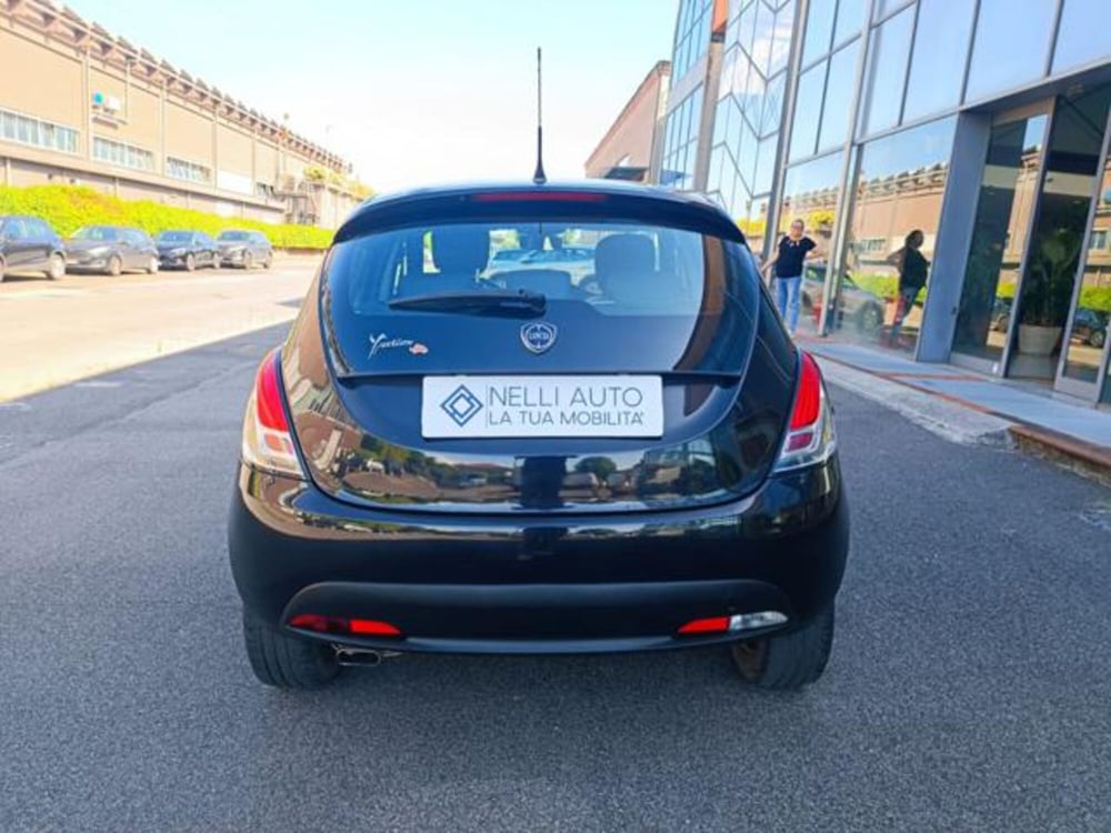 Lancia Ypsilon usata a Pisa (7)