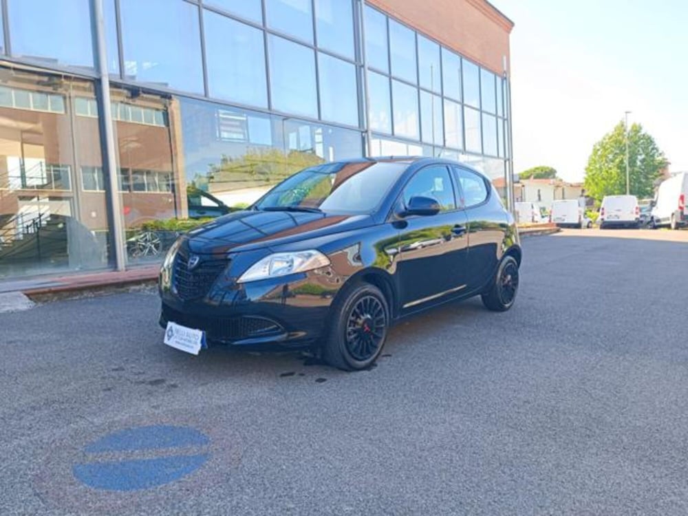 Lancia Ypsilon usata a Pisa (8)