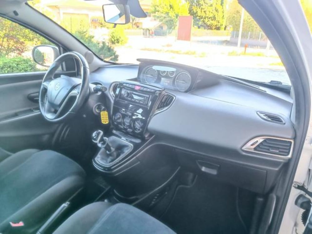 Lancia Ypsilon usata a Pisa (11)