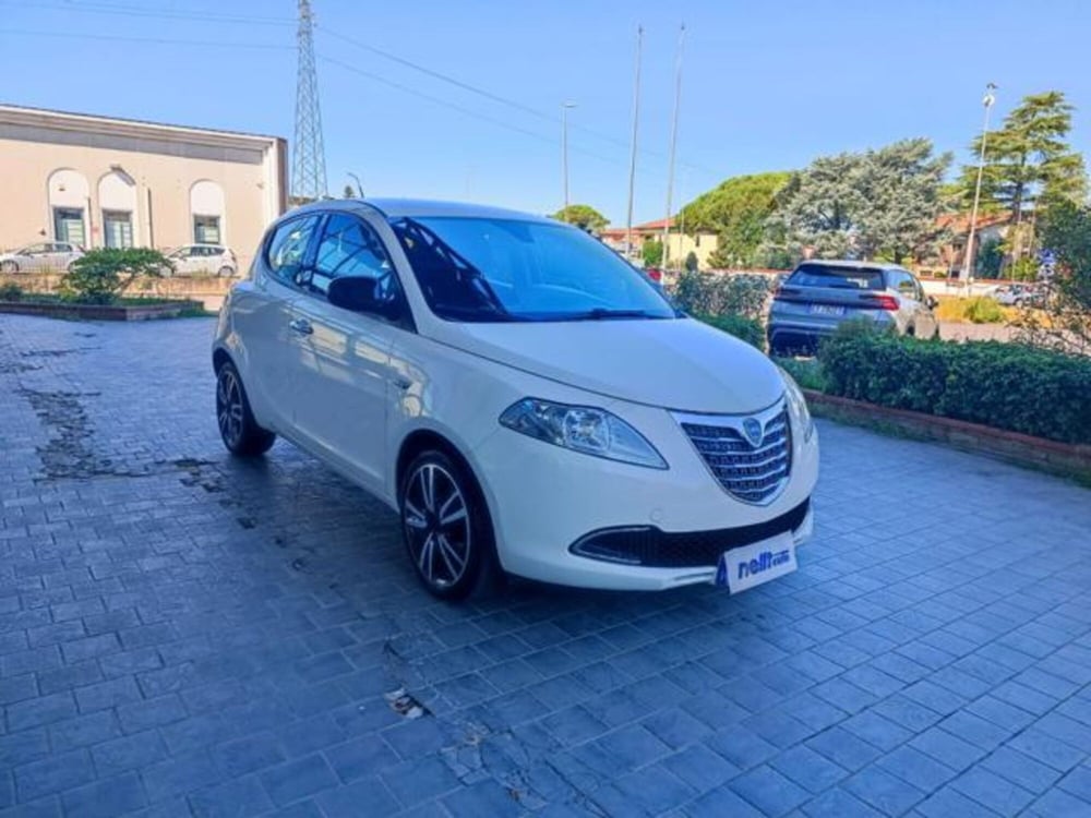 Lancia Ypsilon usata a Pisa (12)