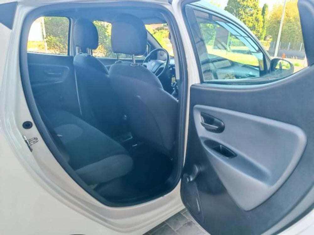 Lancia Ypsilon usata a Pisa (15)