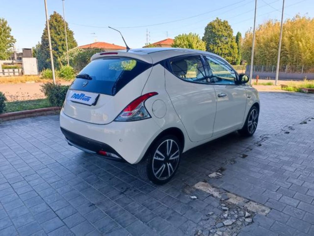 Lancia Ypsilon usata a Pisa (17)