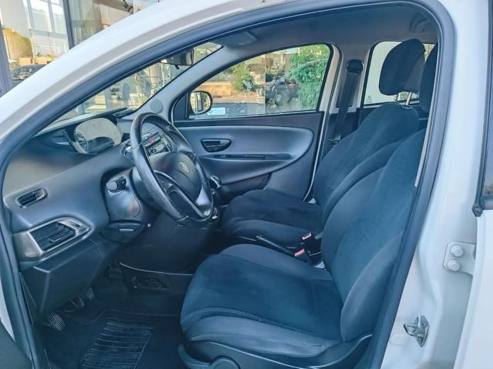 Lancia Ypsilon usata a Pisa (3)