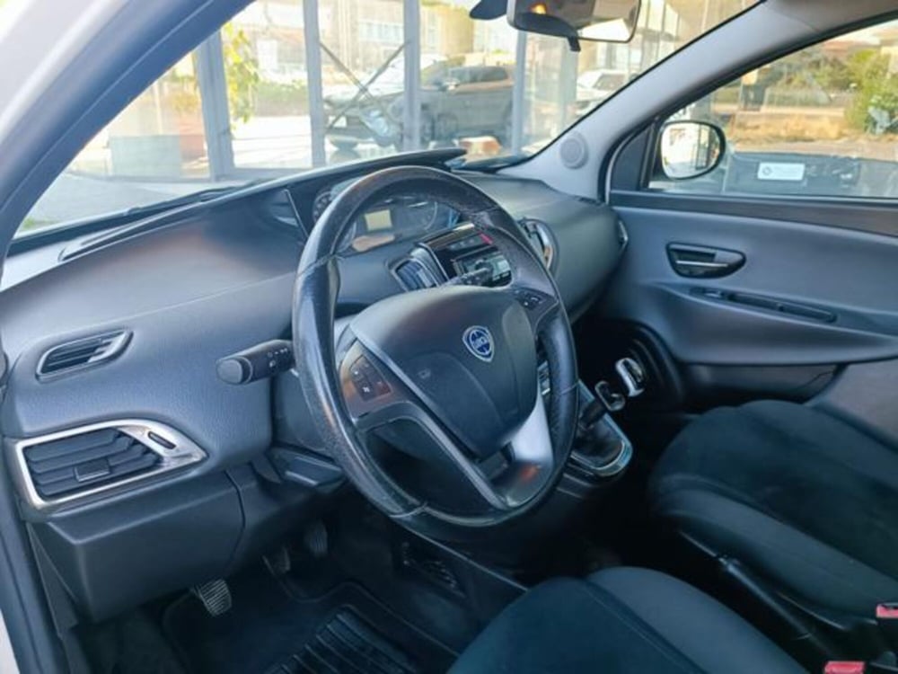 Lancia Ypsilon usata a Pisa (5)