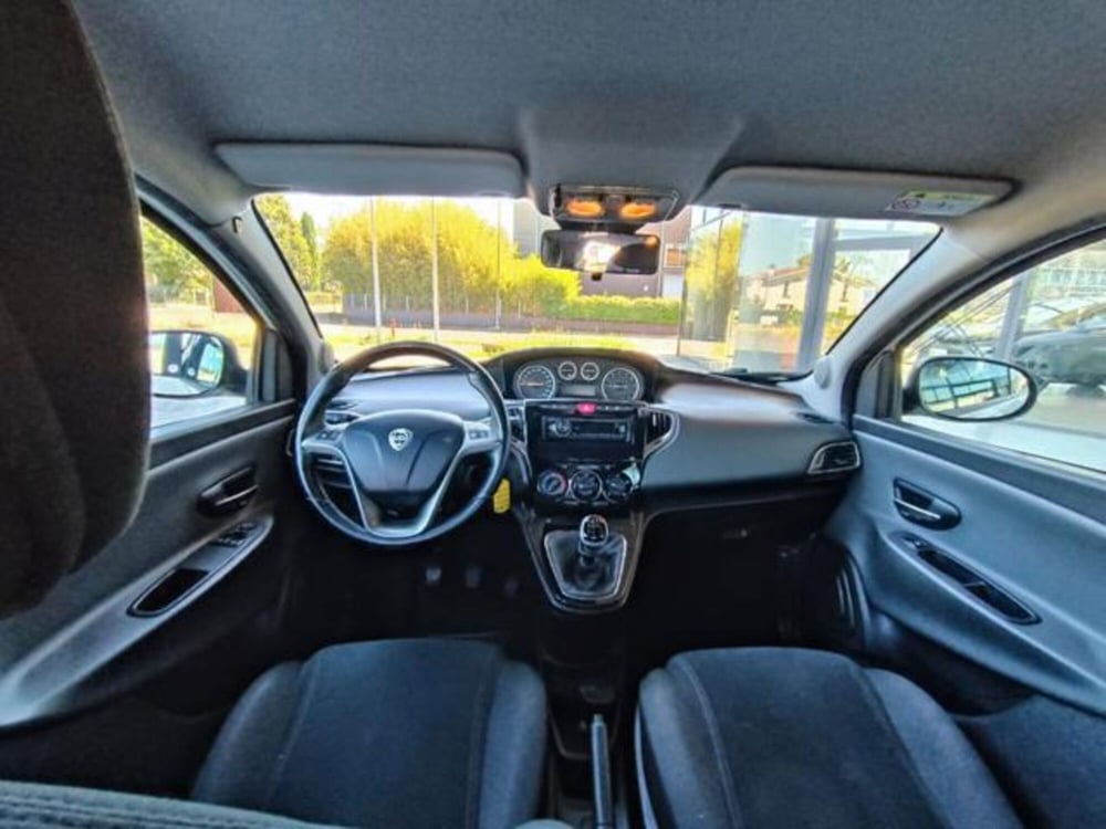 Lancia Ypsilon usata a Pisa (6)