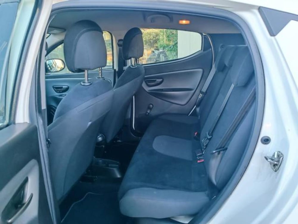 Lancia Ypsilon usata a Pisa (7)