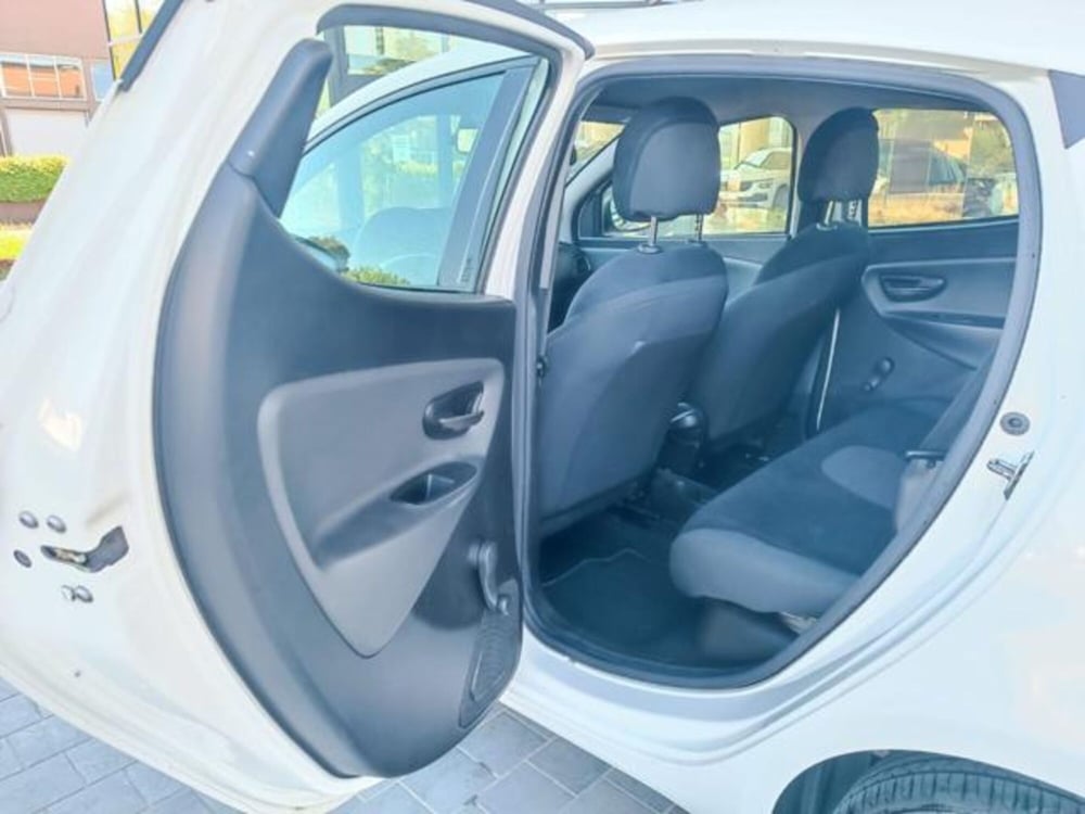 Lancia Ypsilon usata a Pisa (8)