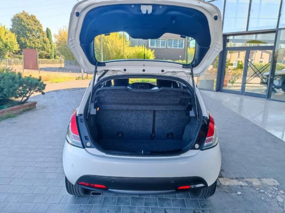 Lancia Ypsilon usata a Pisa (9)