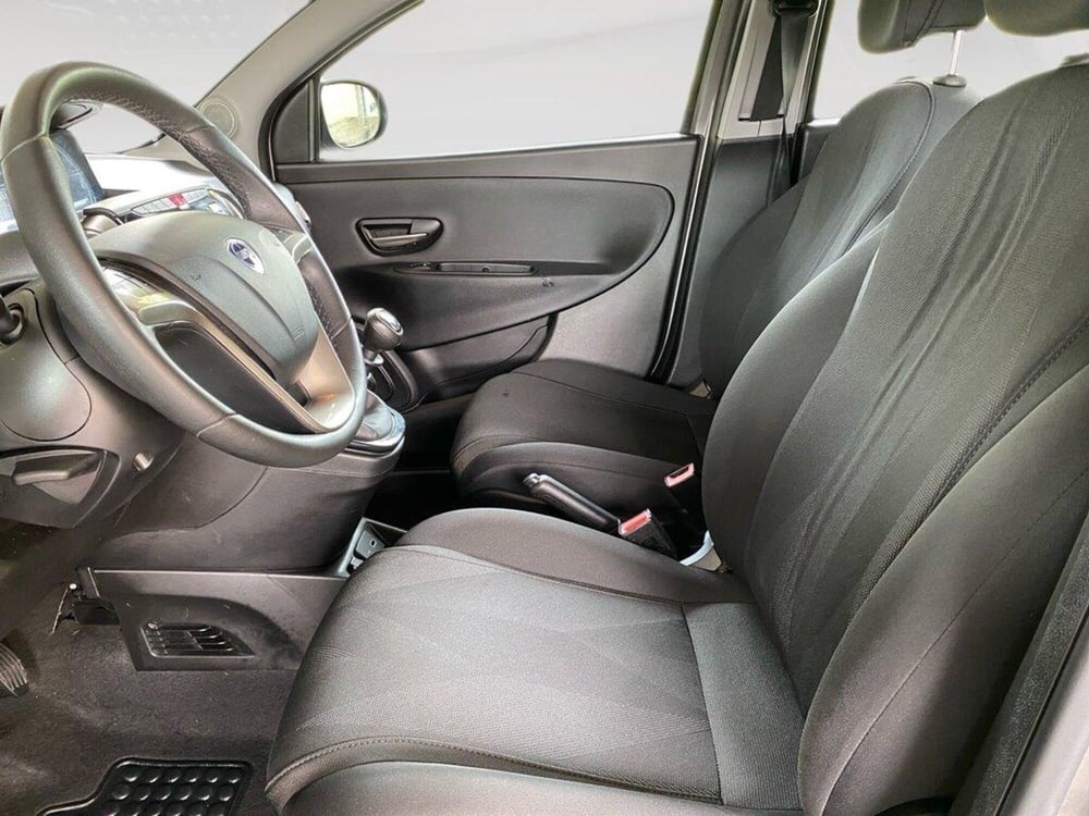 Lancia Ypsilon usata a Torino (7)