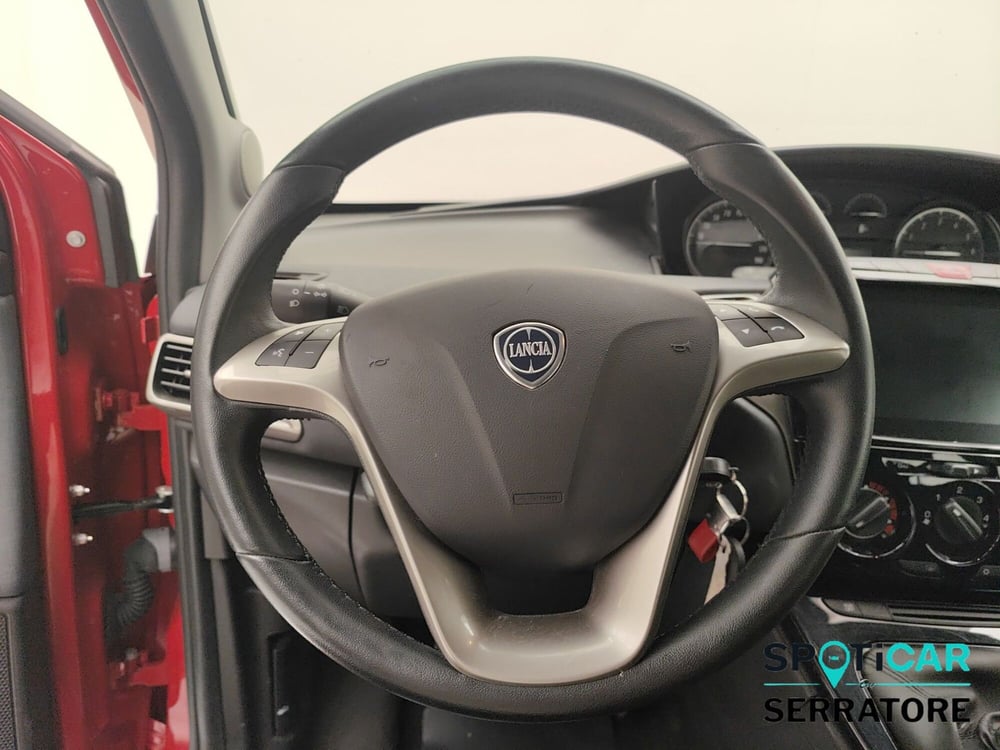 Lancia Ypsilon usata a Como (9)
