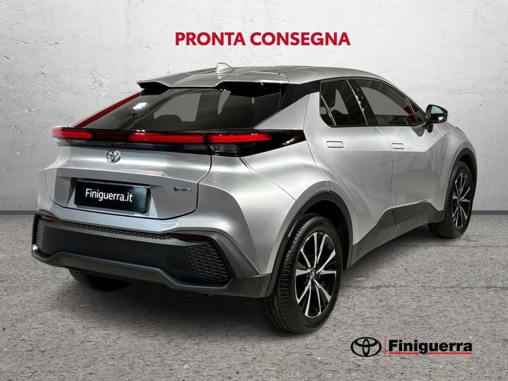 Toyota Toyota C-HR nuova a Lecco (4)