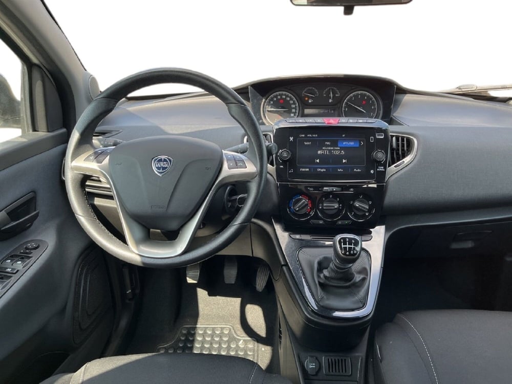 Lancia Ypsilon usata a Torino (10)