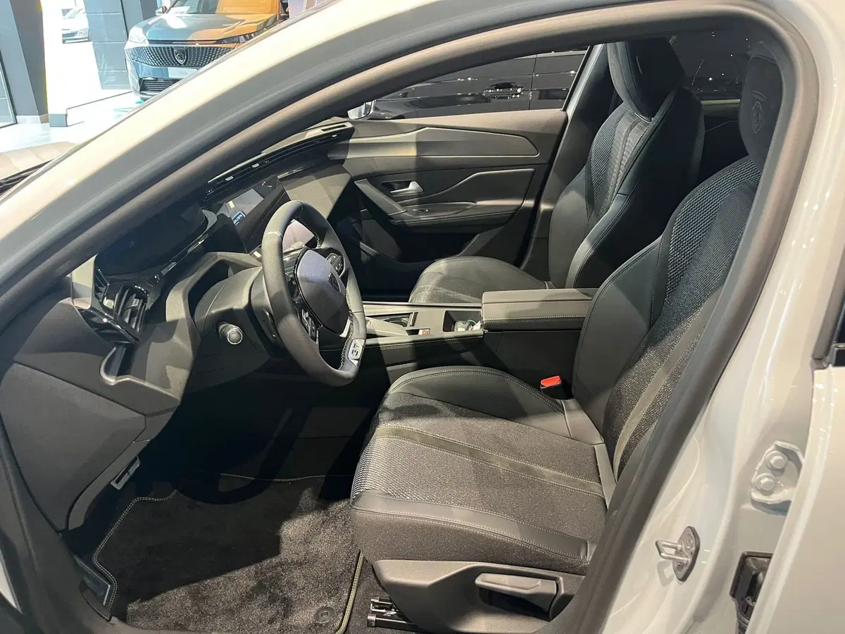 Peugeot 308 nuova a Milano (12)