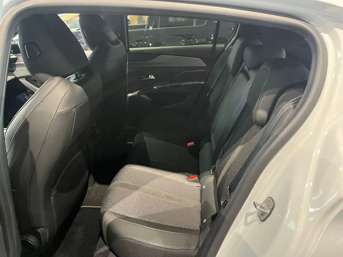 Peugeot 308 nuova a Milano (14)