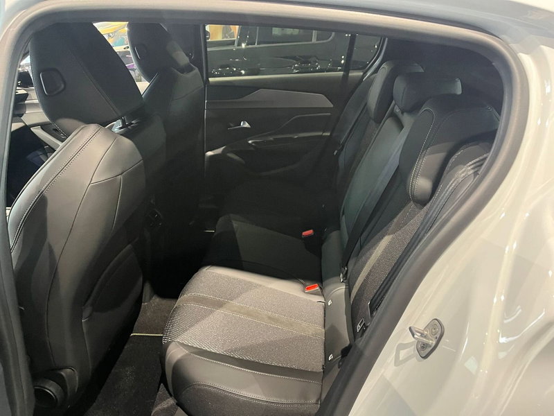 Peugeot 308 nuova a Milano (14)