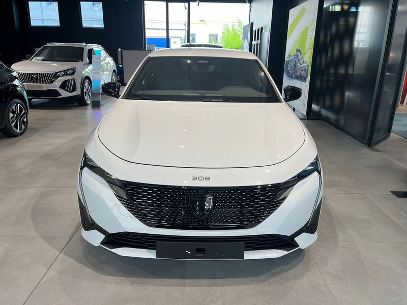 Peugeot 308 nuova a Milano (2)