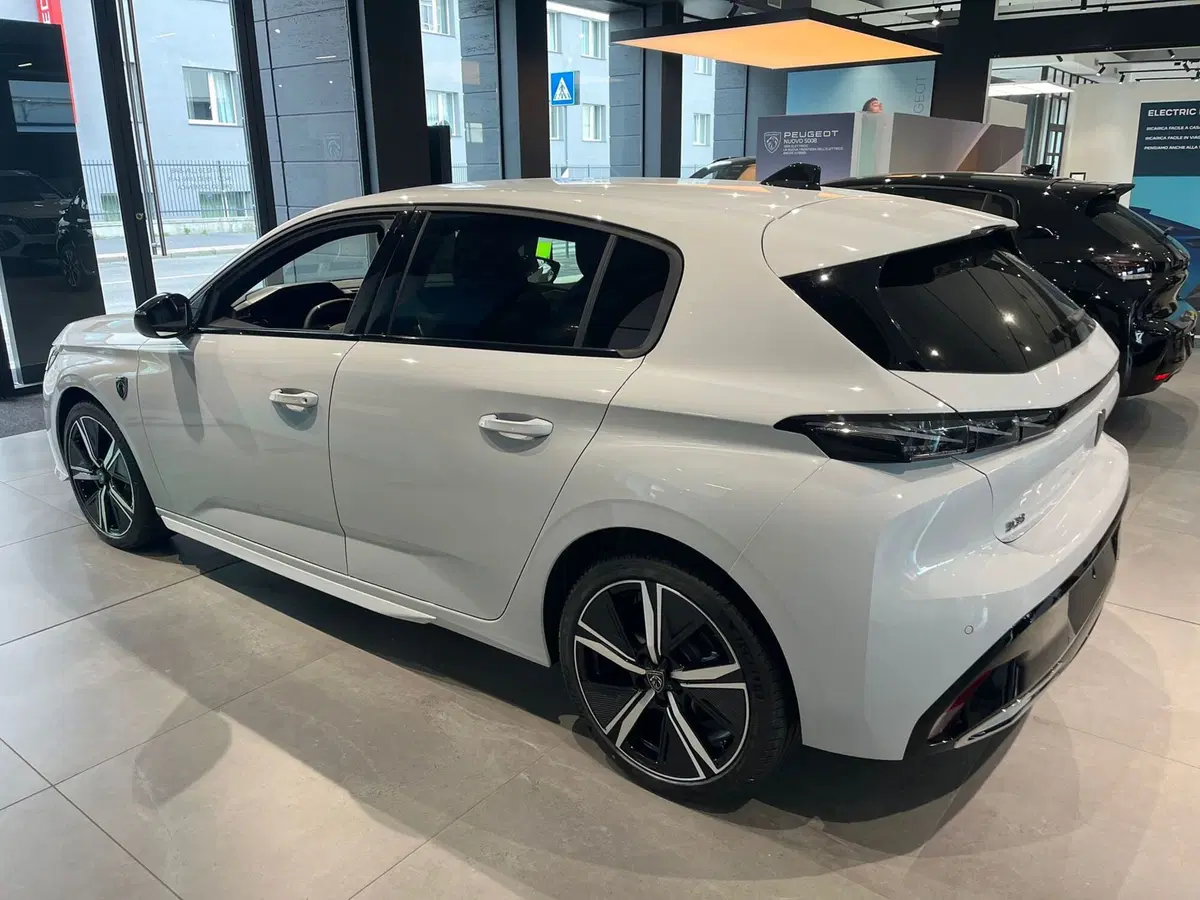 Peugeot 308 nuova a Milano (4)