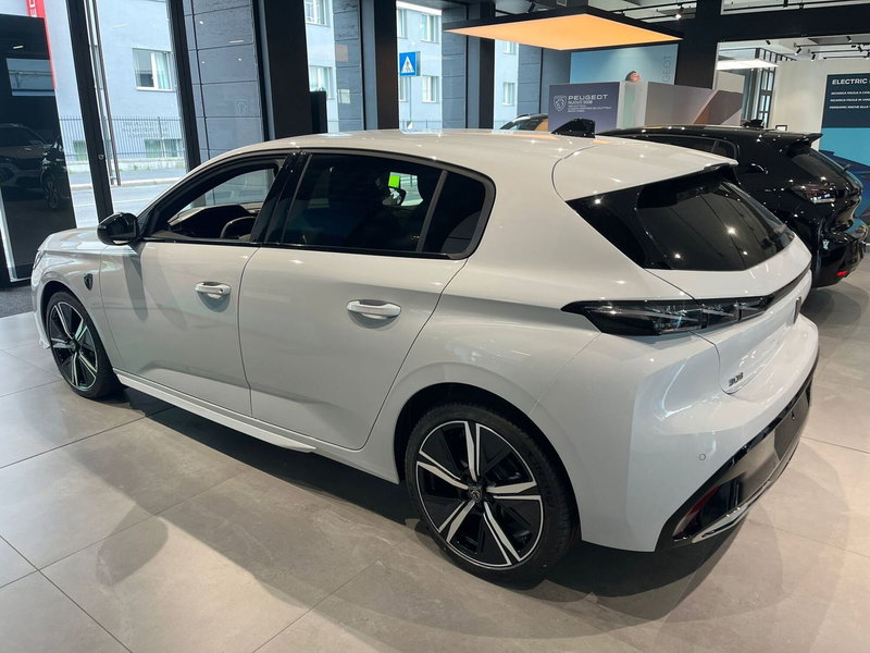 Peugeot 308 nuova a Milano (4)