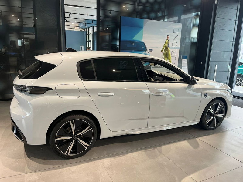 Peugeot 308 nuova a Milano (5)