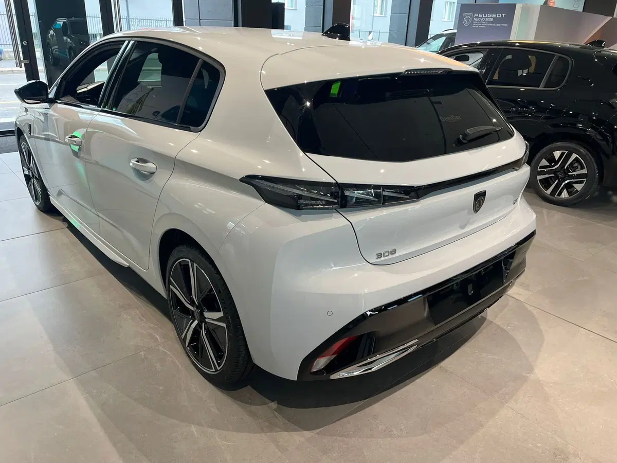 Peugeot 308 nuova a Milano (6)