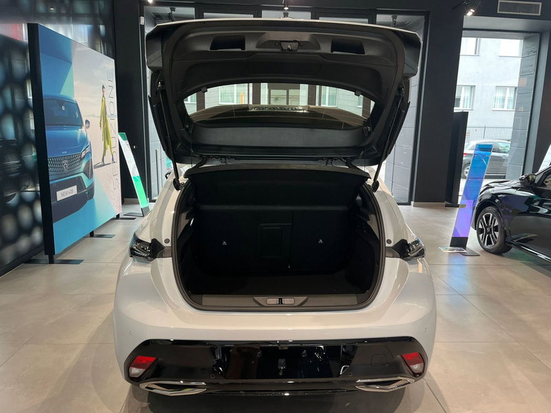 Peugeot 308 nuova a Milano (9)