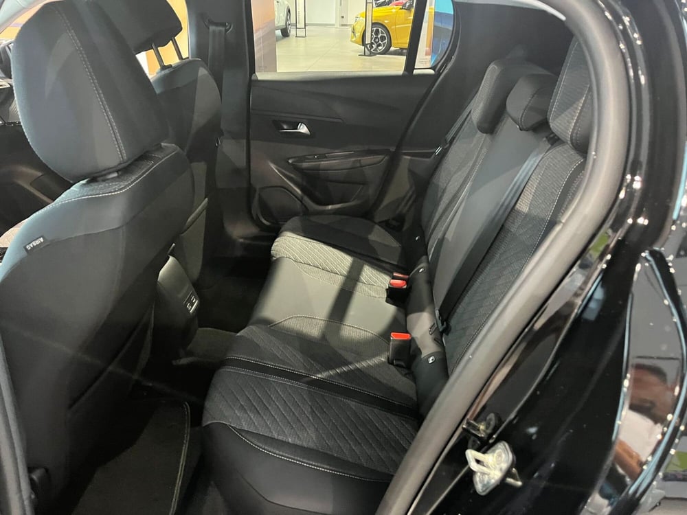 Peugeot 208 nuova a Milano (14)