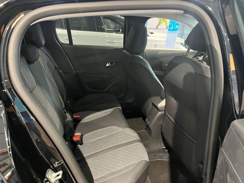Peugeot 208 nuova a Milano (15)