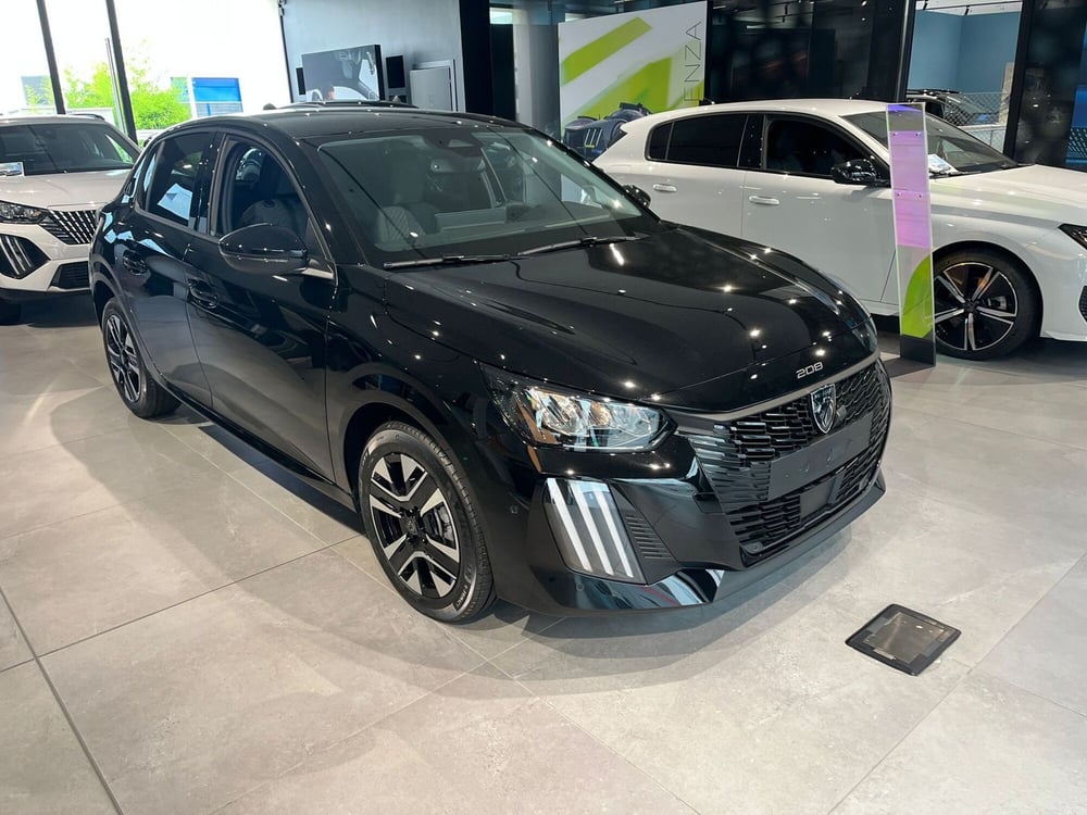 Peugeot 208 nuova a Milano (3)