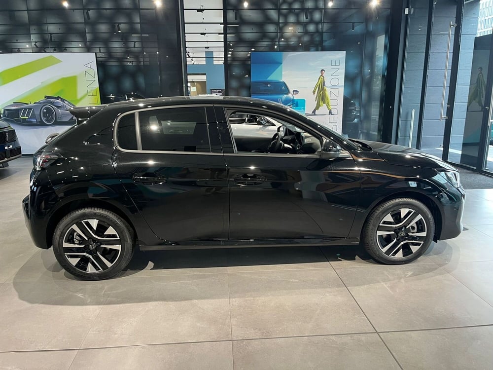Peugeot 208 nuova a Milano (5)