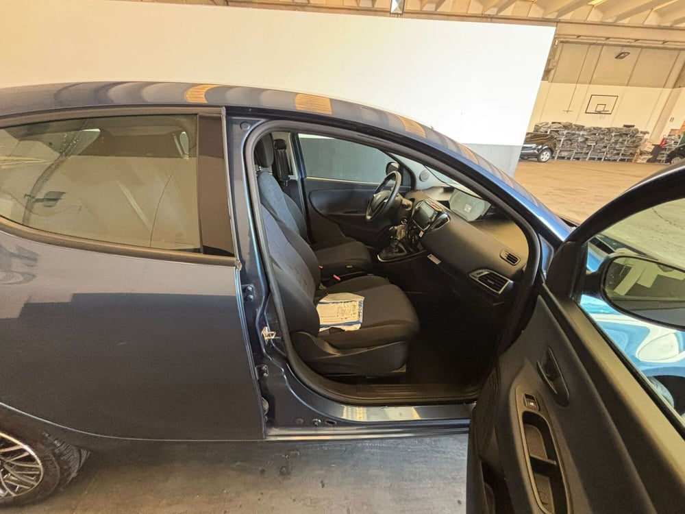 Lancia Ypsilon usata a Milano (10)