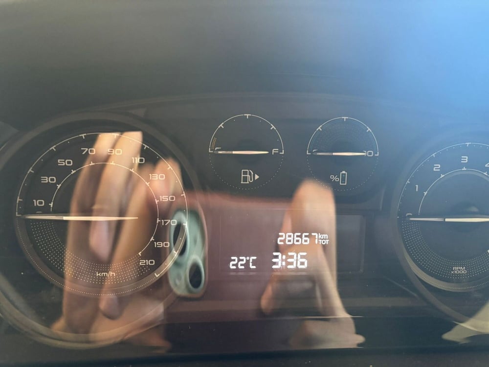 Lancia Ypsilon usata a Milano (15)