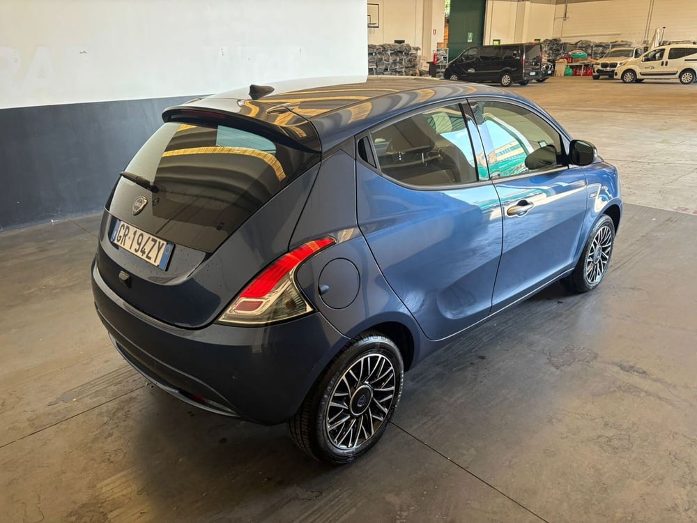 Lancia Ypsilon usata a Milano (7)