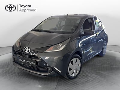 Toyota Aygo 1.0 VVT-i 69 CV 5 porte x-play del 2015 usata a Prato