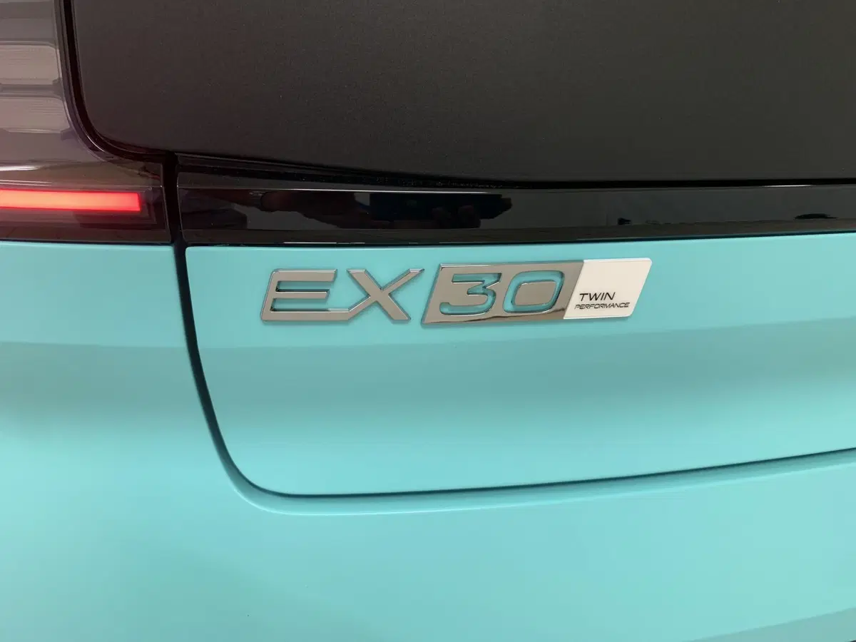 Volvo EX30 Cross Country nuova a Ferrara (19)