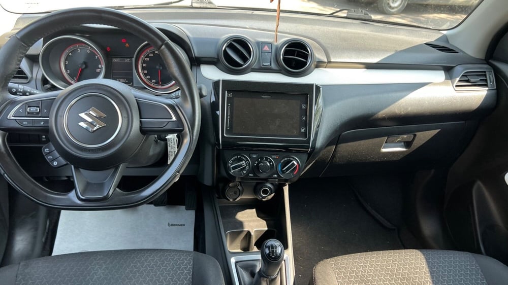Suzuki Swift usata  (9)