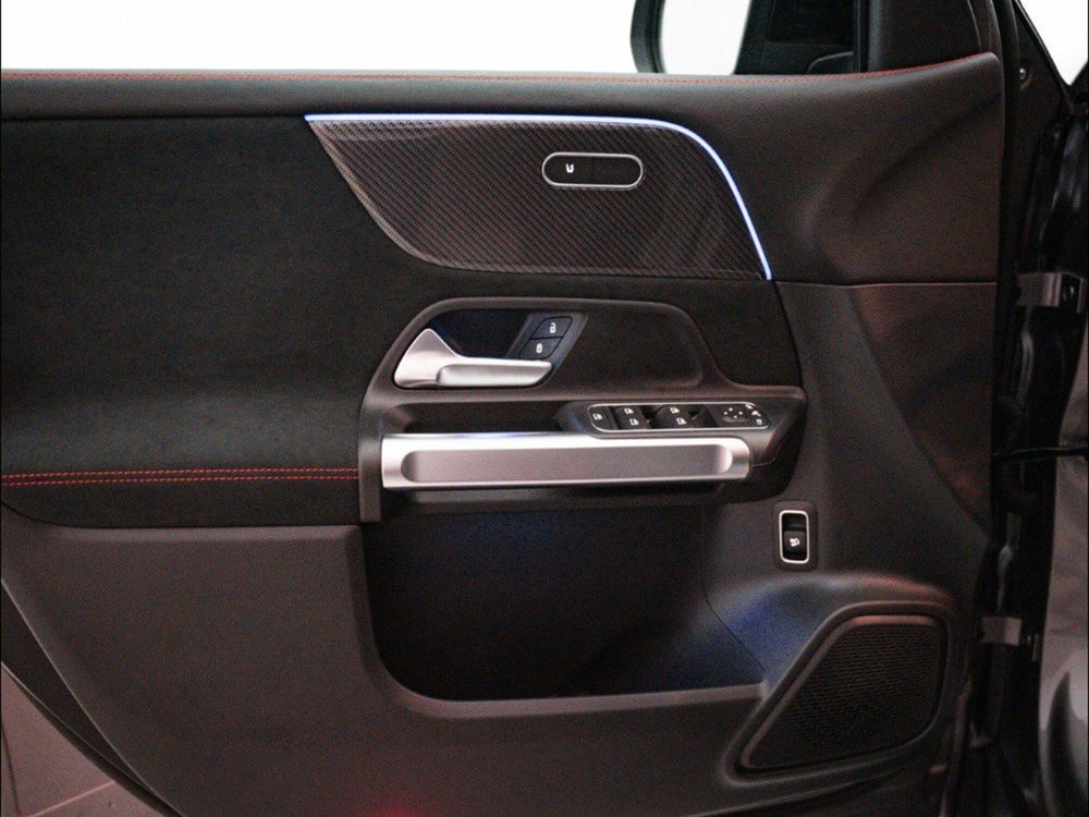 Mercedes-Benz GLB nuova a Macerata (12)
