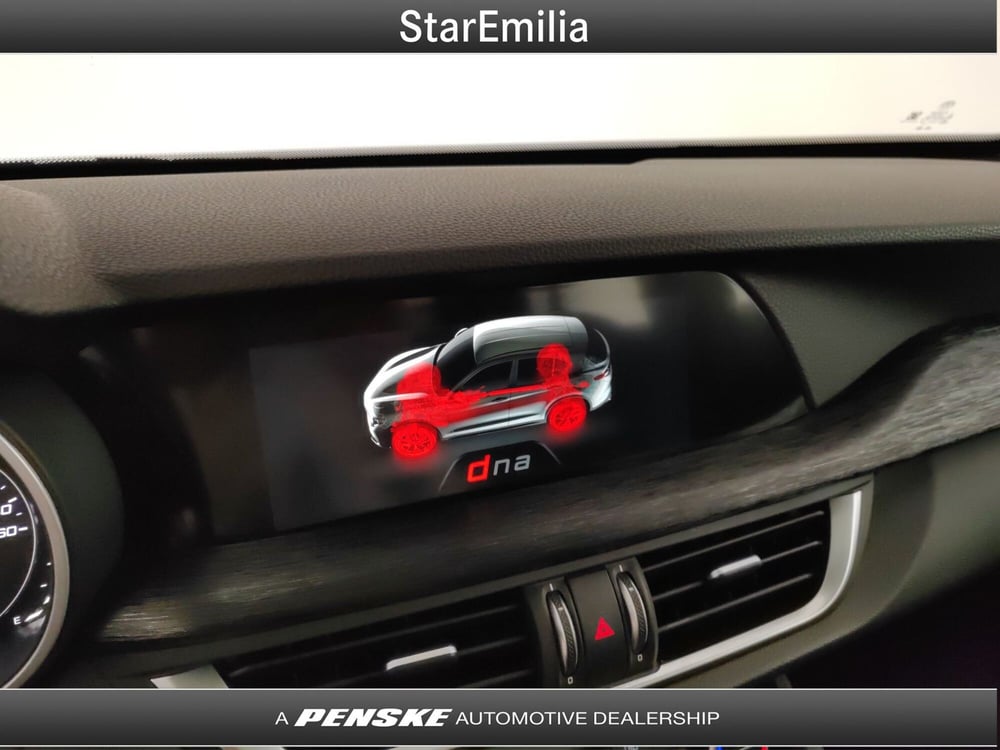 Alfa Romeo Stelvio usata a Bologna (13)