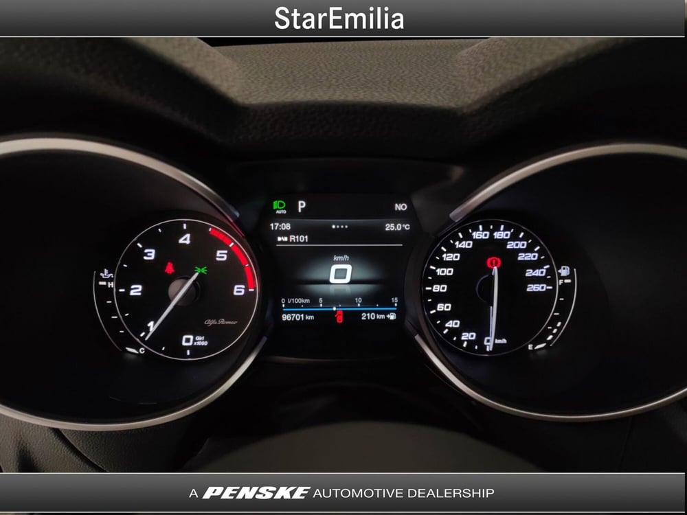 Alfa Romeo Stelvio usata a Bologna (15)